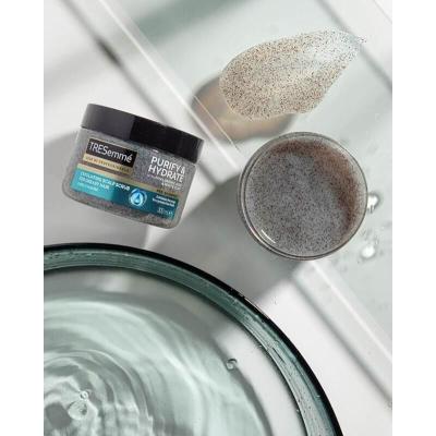 TRESemmé Hydrate &amp; Purify Exfoliating Scalp Scrub Šampón pre ženy 300 ml