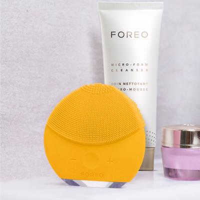 Foreo LUNA™ Mini 2 T-Sonic Facial Cleansing Device Čistiaca kefka pre ženy 1 ks Odtieň Sunflower Yellow