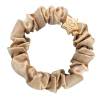 By Eloise London Silk Scrunchie Gold Star Gumička na vlasy pre ženy 1 ks Odtieň Sand