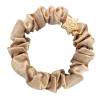 By Eloise London Silk Scrunchie Gold Star Gumička na vlasy pre ženy 1 ks Odtieň Sand