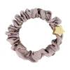 By Eloise London Silk Scrunchie Gold Star Gumička na vlasy pre ženy 1 ks Odtieň Iced Latte
