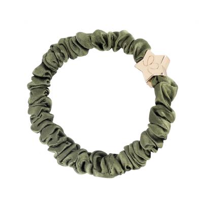 By Eloise London Skinny Silk Scrunchie Gold Star Gumička na vlasy pre ženy 1 ks Odtieň Olive Green