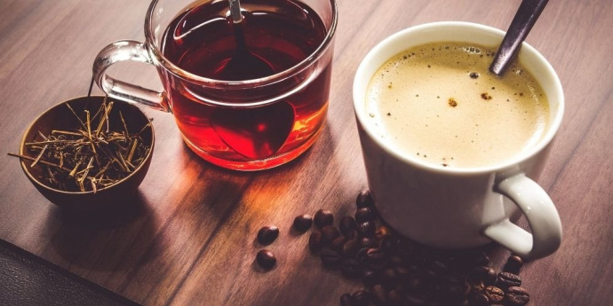Káva a čaj pre tmavšie vlasy