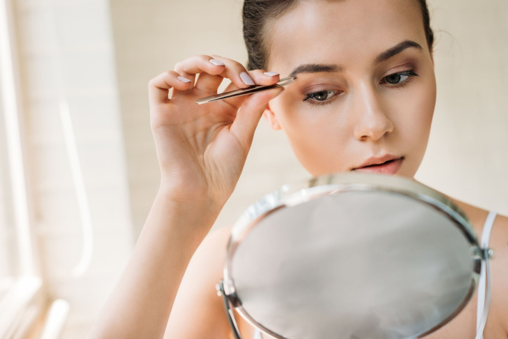 Vytrhávanie obočia